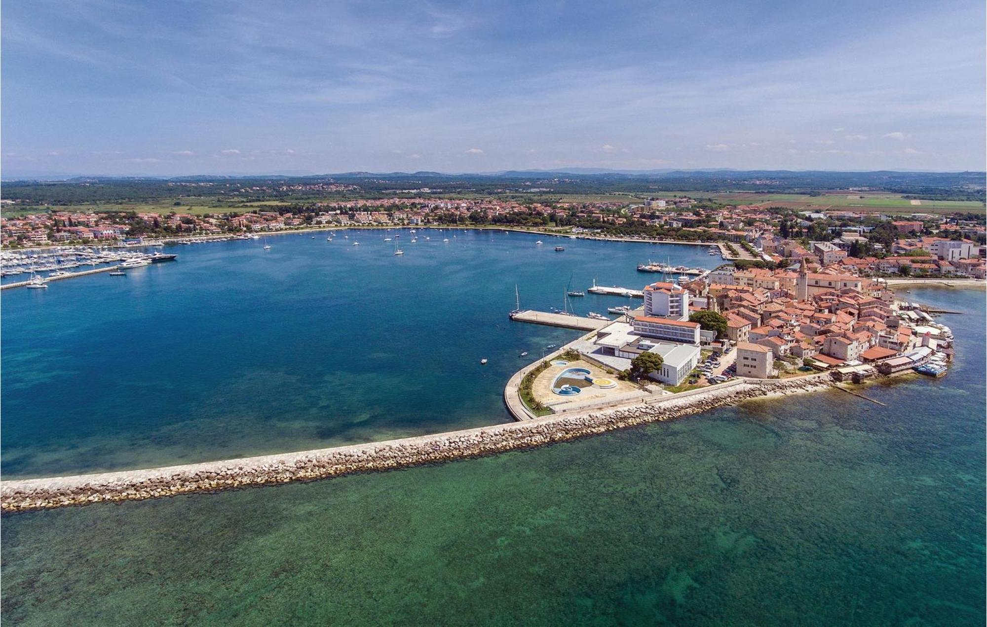 Stunning Apartment In Umag With Wifi Exterior photo
